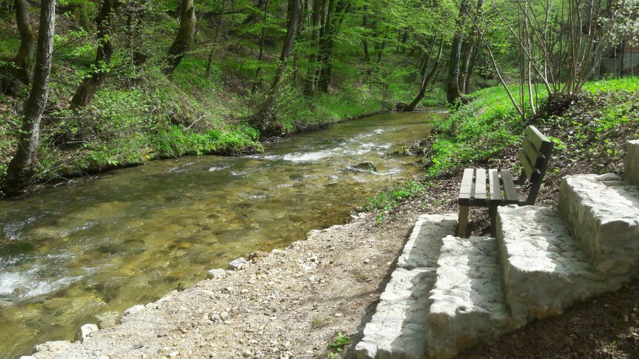 Mobile Home Slapnica U Parku Prirode Zumberak Krasic Buitenkant foto