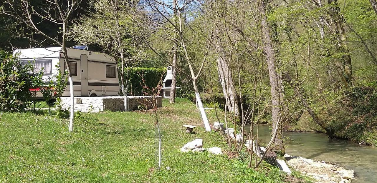 Mobile Home Slapnica U Parku Prirode Zumberak Krasic Buitenkant foto